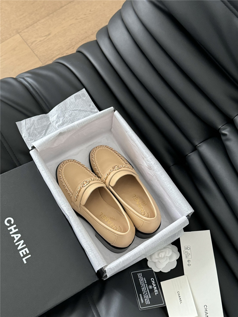 Ch**el chain loafers in beige smooth leather