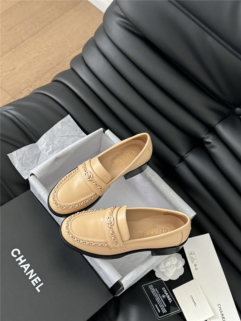 Ch**el chain loafers in beige smooth leather