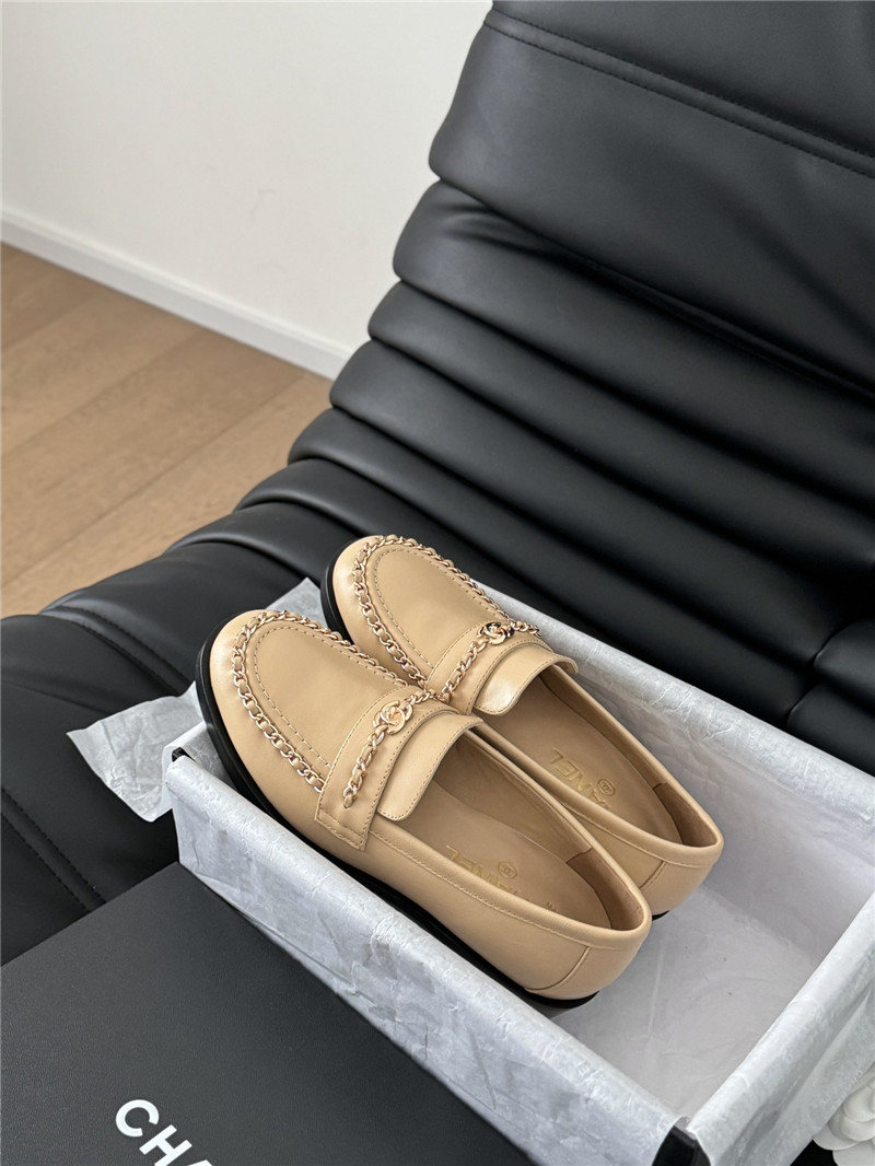 Ch**el chain loafers in beige smooth leather