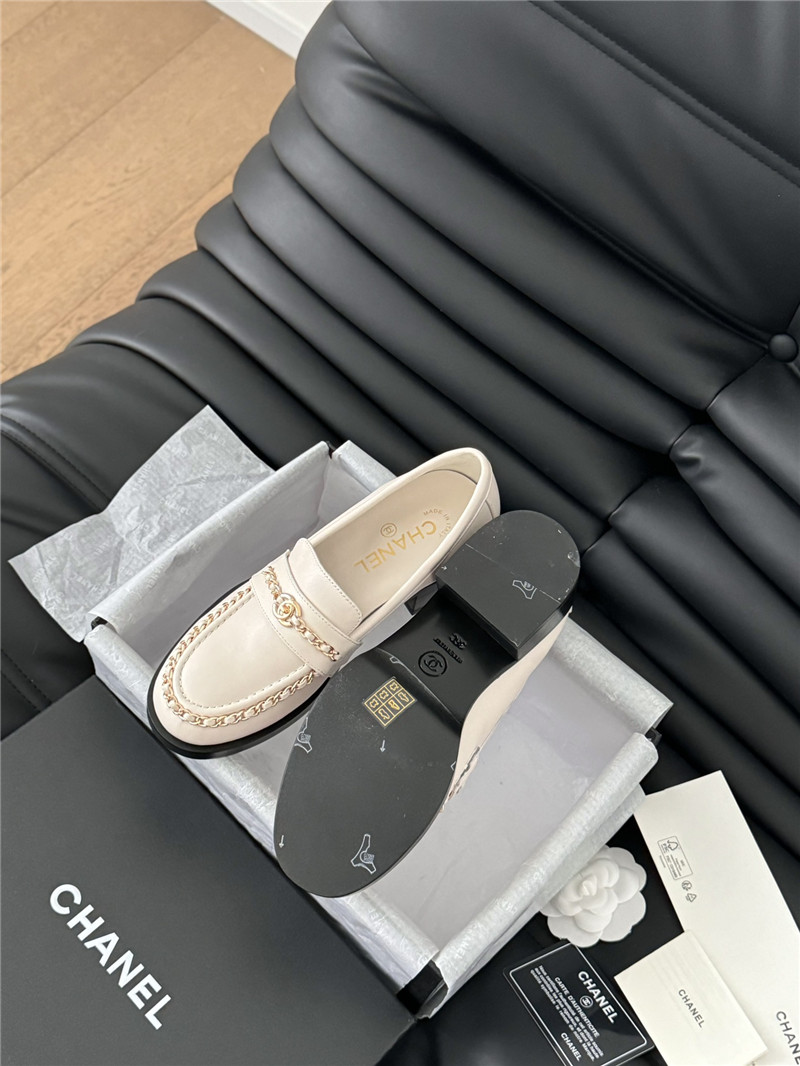 Ch**el chain loafers in white smooth leather