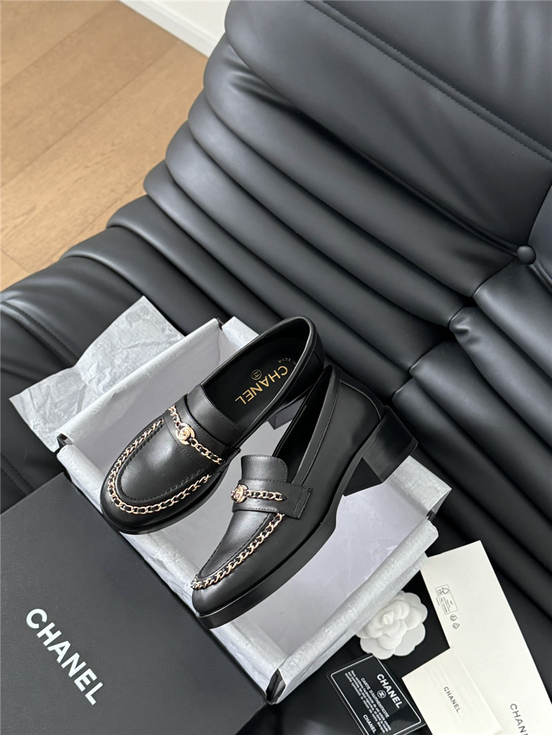 Ch**el chain loafers in black smooth leather