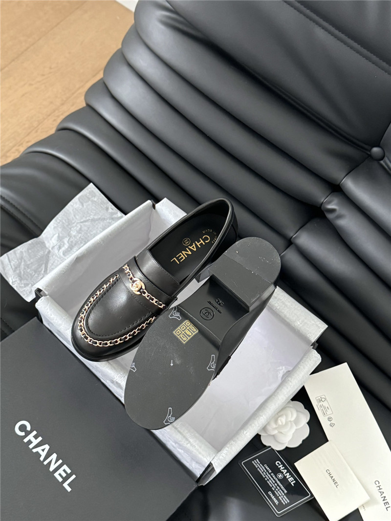Ch**el chain loafers in black smooth leather