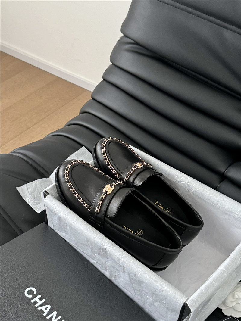 Ch**el chain loafers in black smooth leather