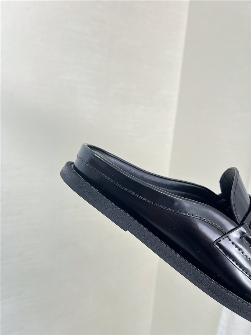 D10r boy mule black patterned calfskin