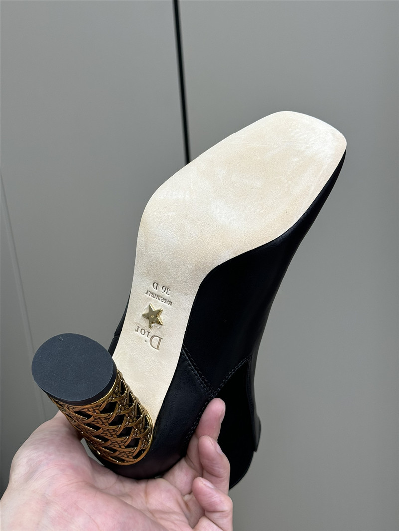 D10r black calfskin icon heeled ankle boot