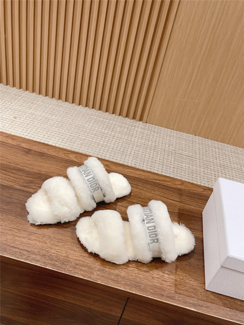 D10r white/grey shearling chez moi flat slides