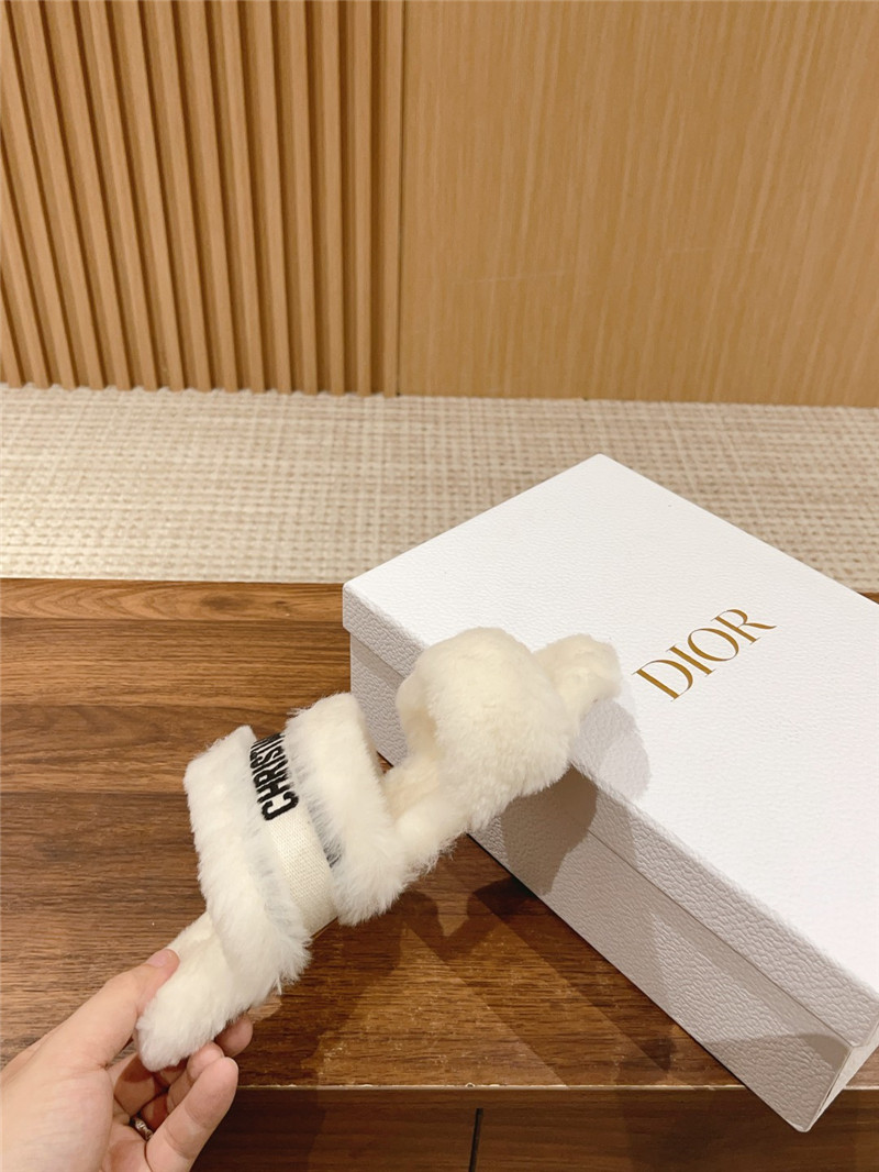 D10r shearling chez moi flat slides white/black