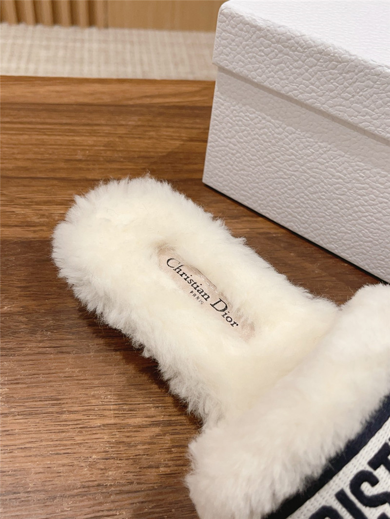 D10r shearling canvas dway slides white/black