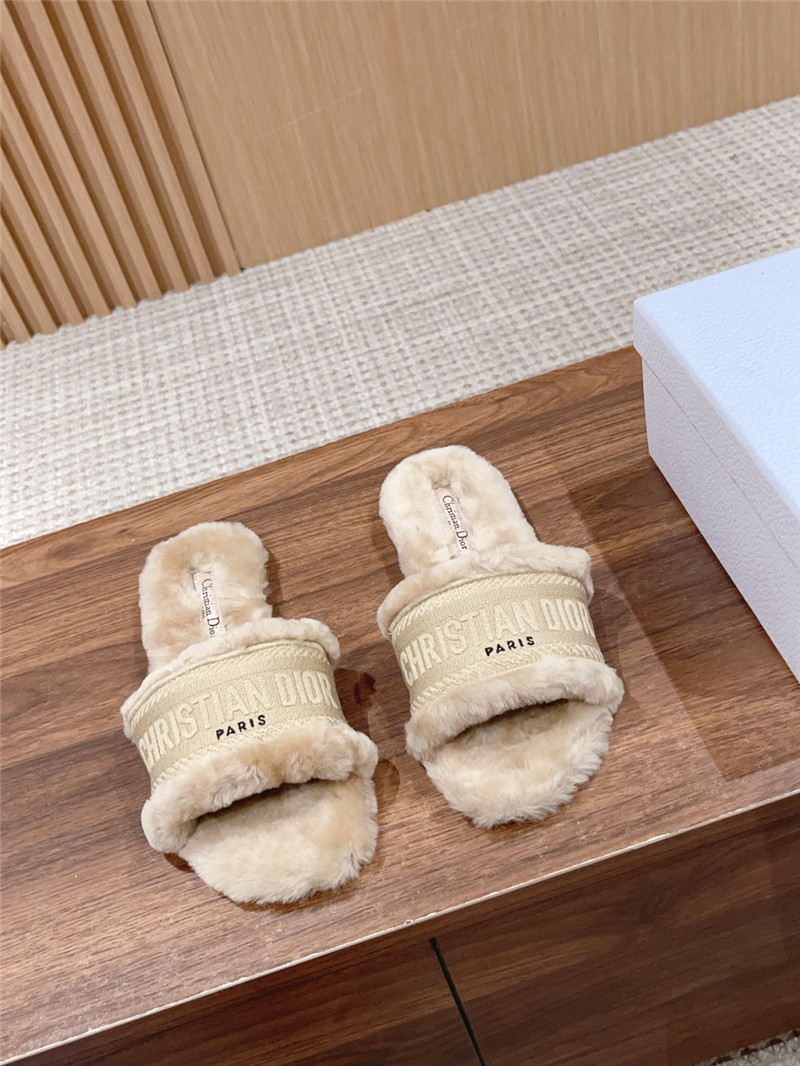D10r shearling canvas dway slides beige