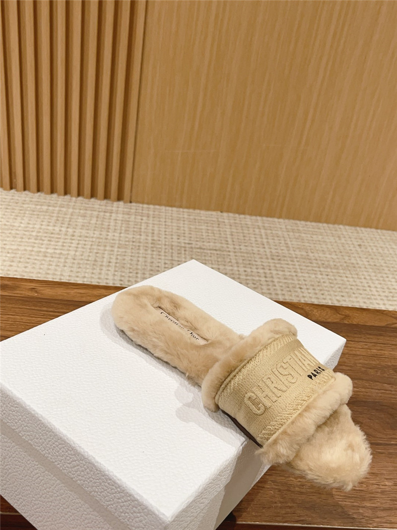 D10r shearling canvas dway slides beige