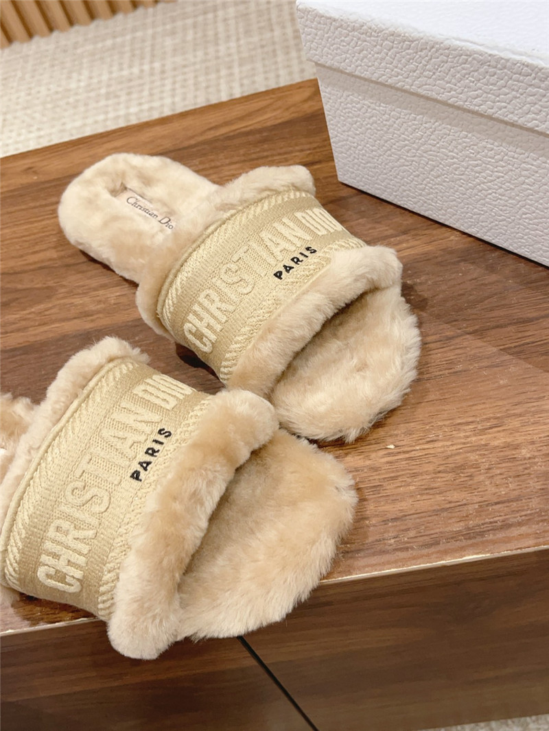 D10r shearling canvas dway slides beige