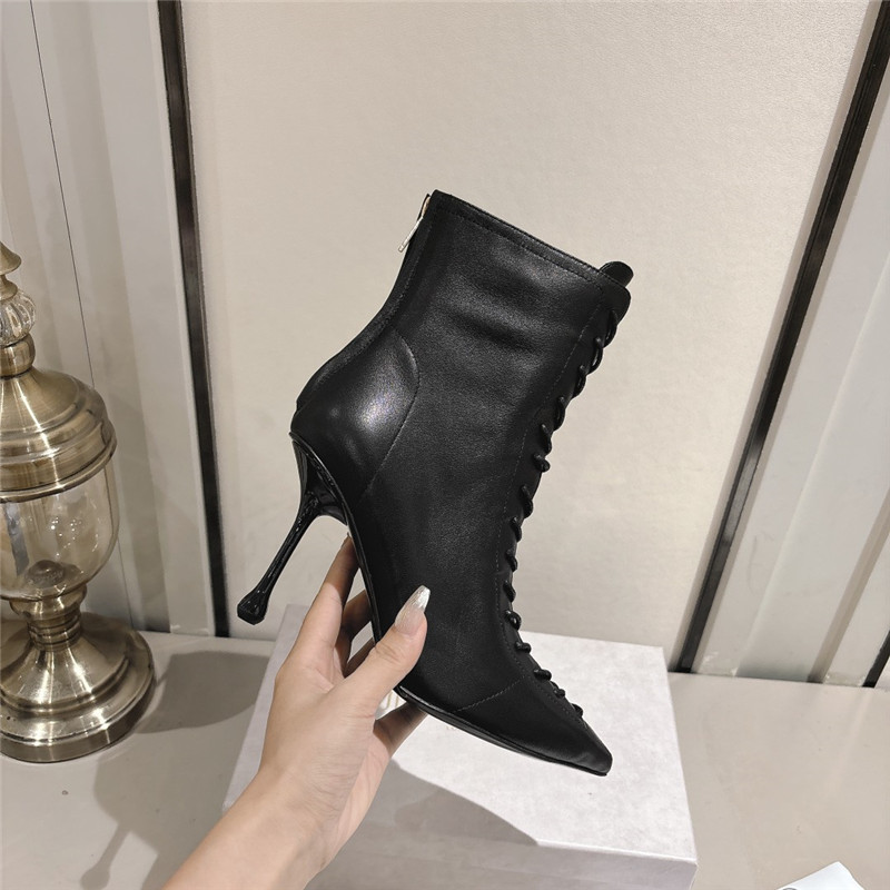 J1m*y Ch00 scarlett 95 black leather boots