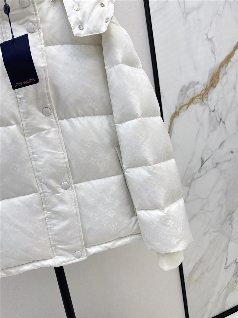 l0vis Vvtt0n lv hooded down jacket
