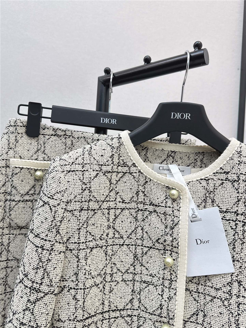 D10r rattan check suit