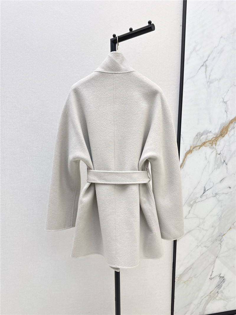 H**me5 cashmere coat