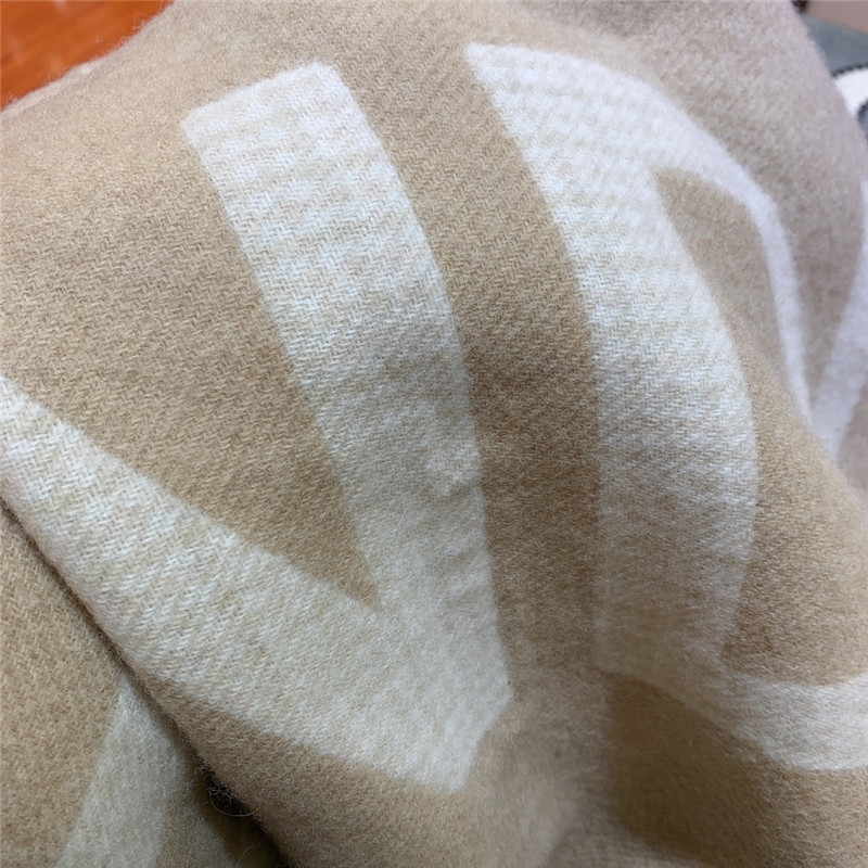 F**di roman check cape