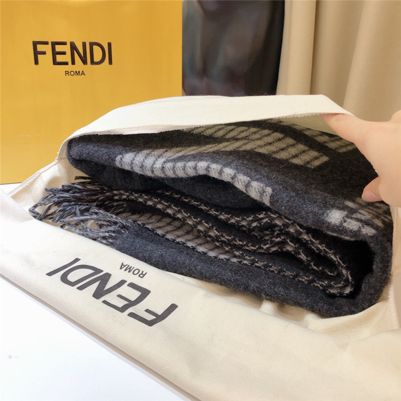 F**di roman check cape