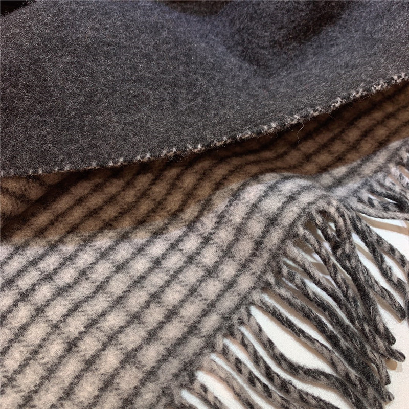 F**di roman check cape