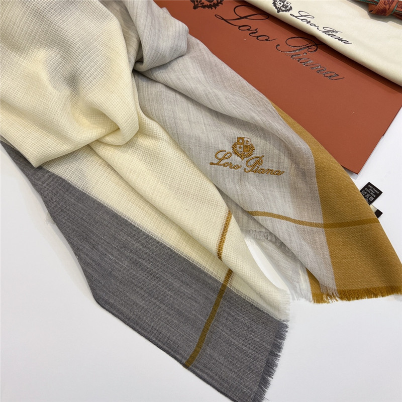 L0r0 P1ana ring velvet scarf