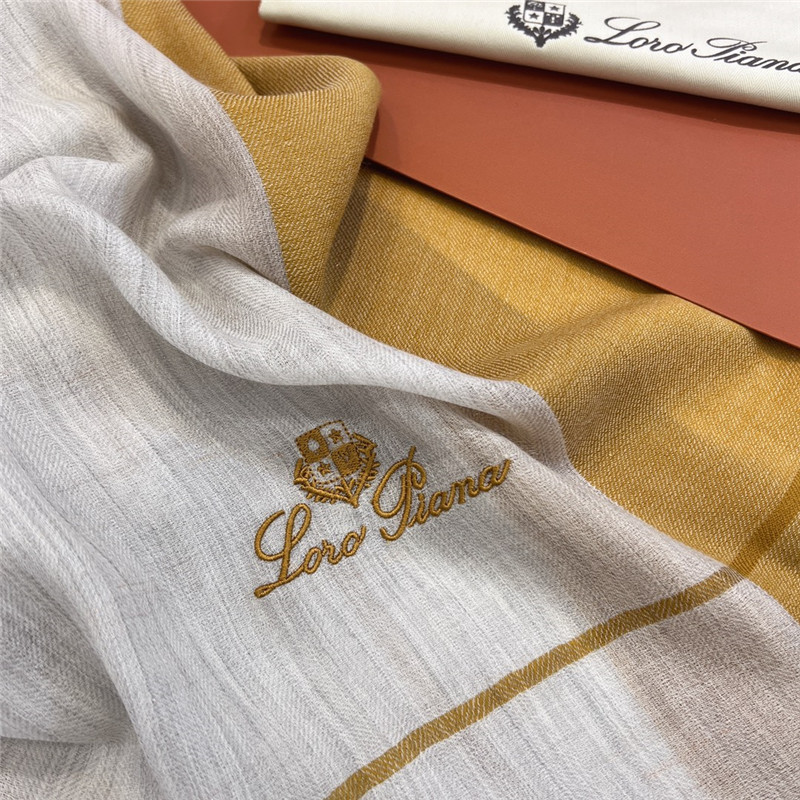 L0r0 P1ana ring velvet scarf