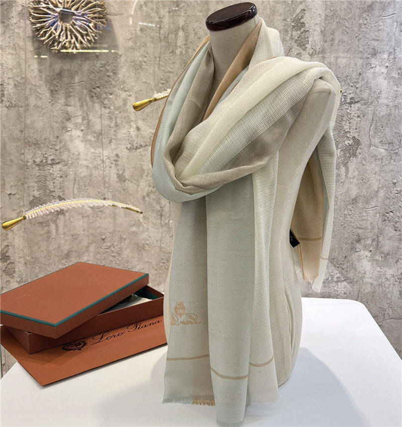 L0r0 P1ana ring velvet scarf