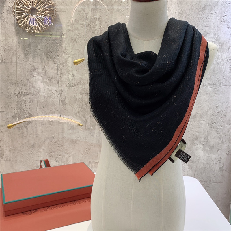 L0r0 P1ana ring velvet scarf