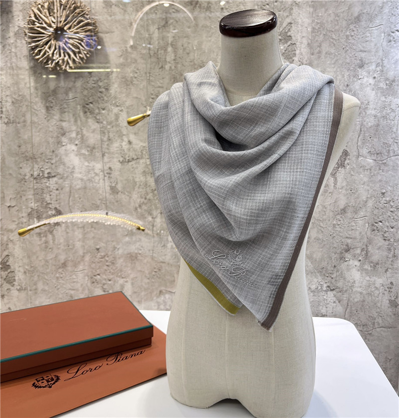 L0r0 P1ana ring velvet scarf