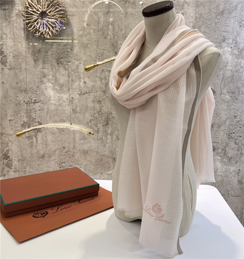 L0r0 P1ana ring velvet scarf