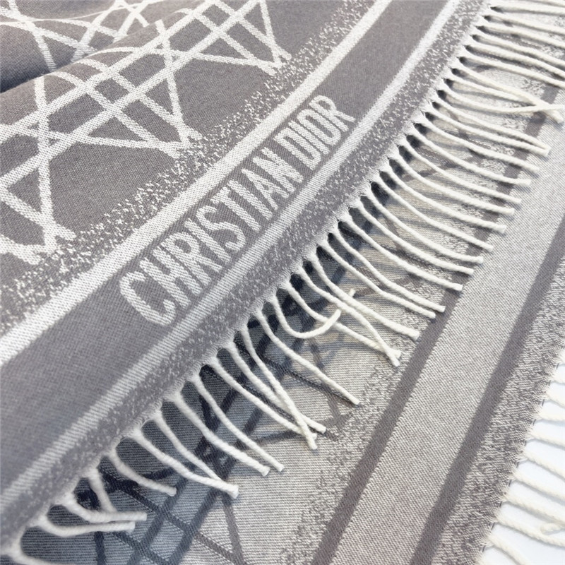 D10r cannage print shawl