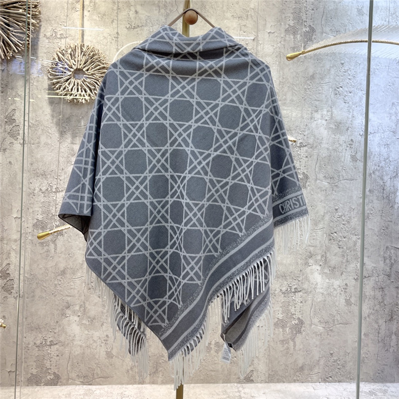 D10r cannage print shawl