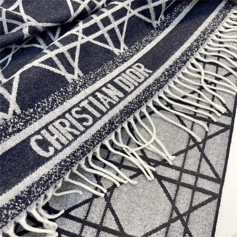 D10r cannage print shawl