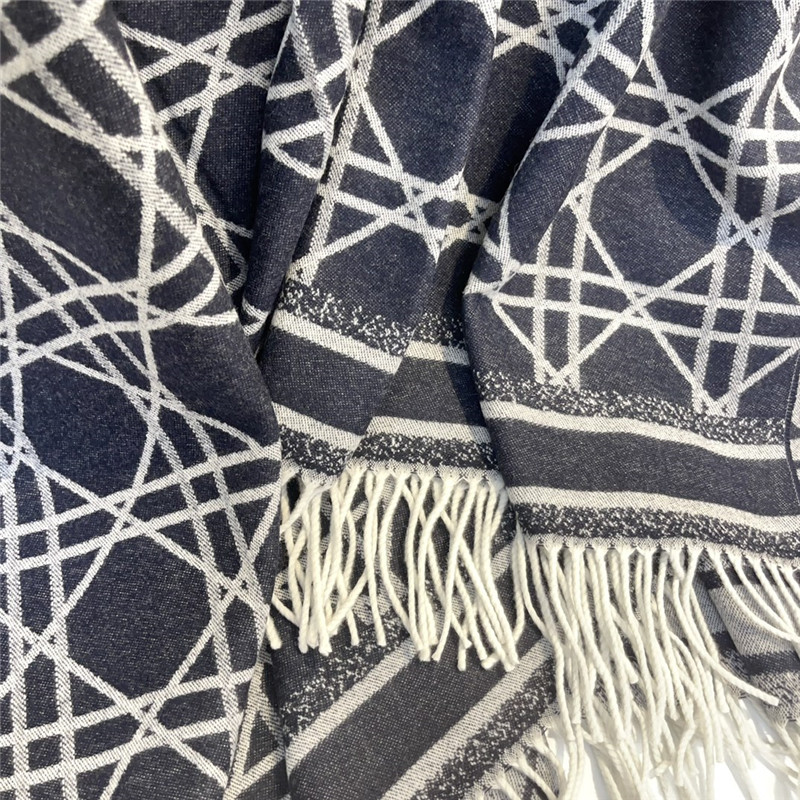 D10r cannage print shawl