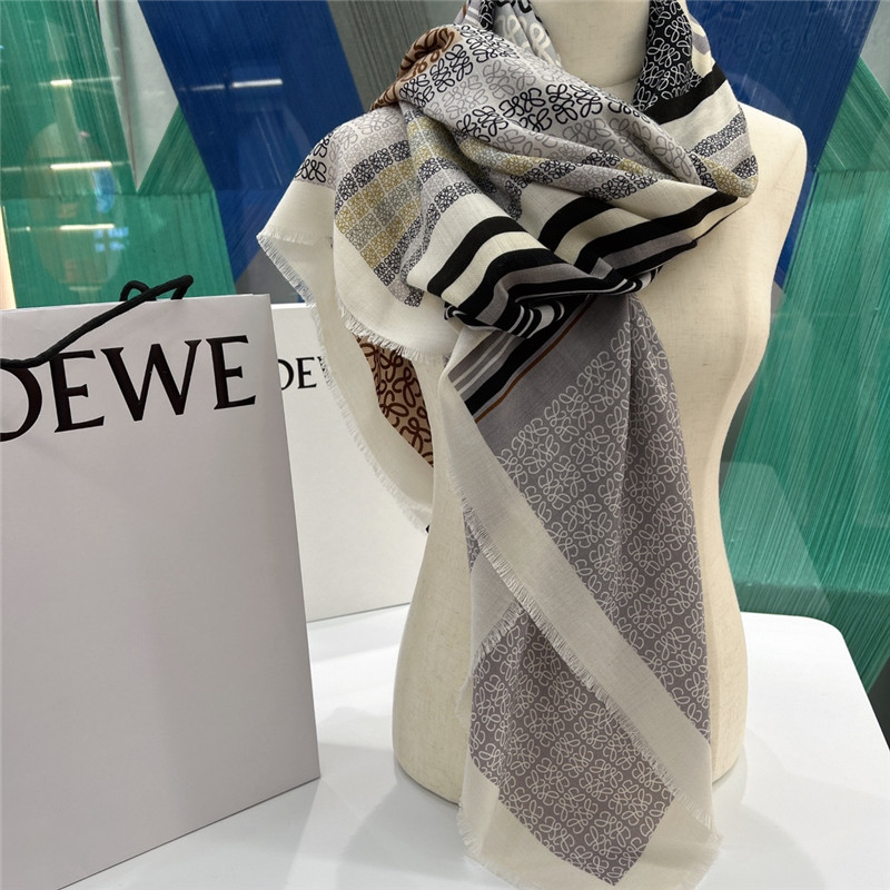 L0ew* line scarf