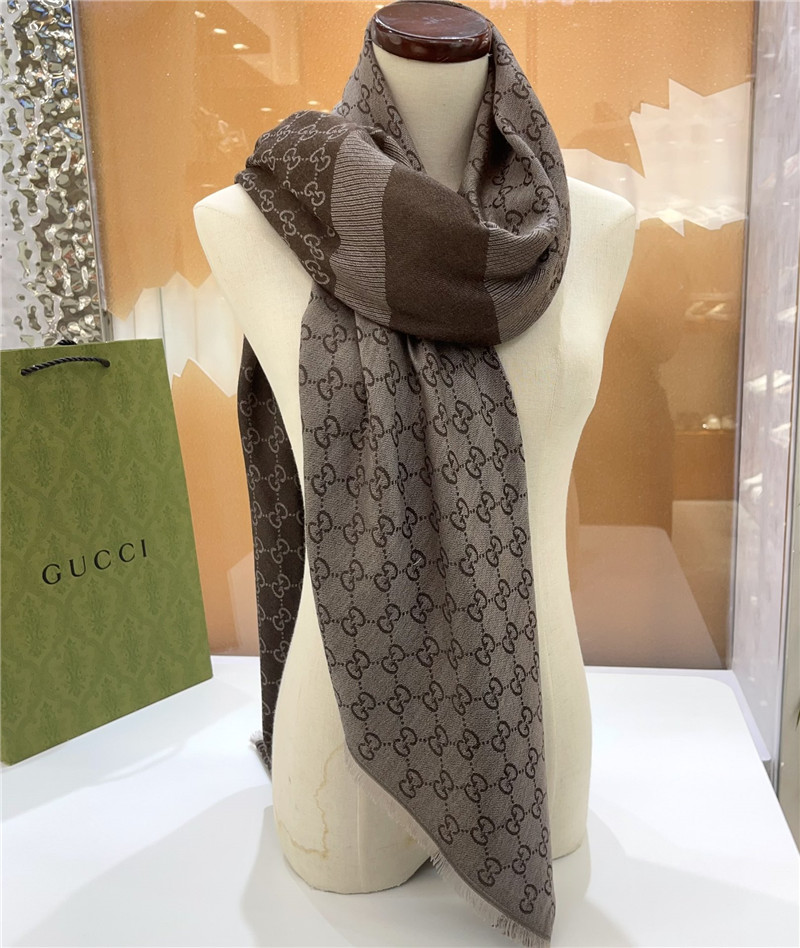 Gvc*1 letter jacquard two-tone shawl