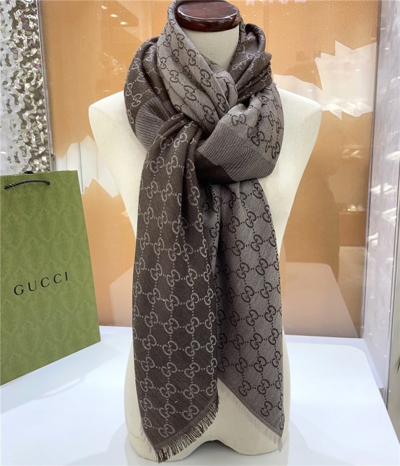 Gvc*1 letter jacquard two-tone shawl