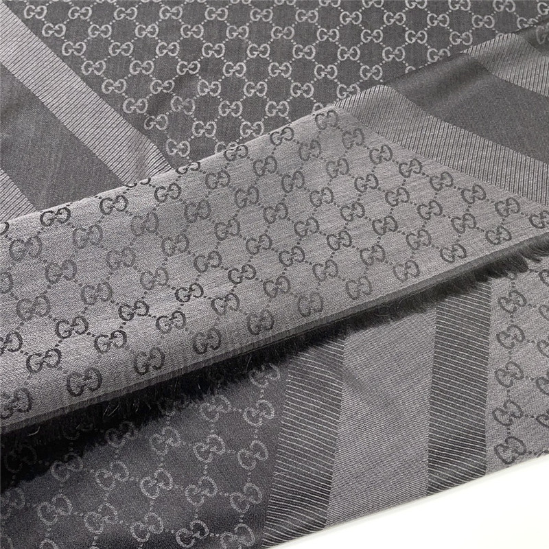 Gvc*1 letter jacquard two-tone shawl