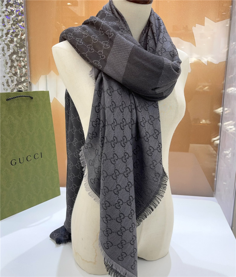 Gvc*1 letter jacquard two-tone shawl
