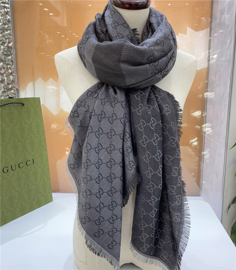 Gvc*1 letter jacquard two-tone shawl