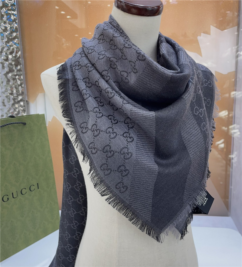 Gvc*1 letter jacquard two-tone shawl