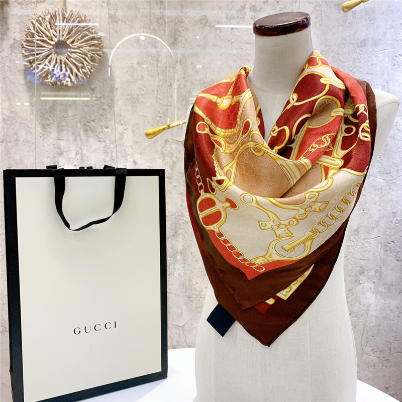 Gvc*1 horsebit square scarf