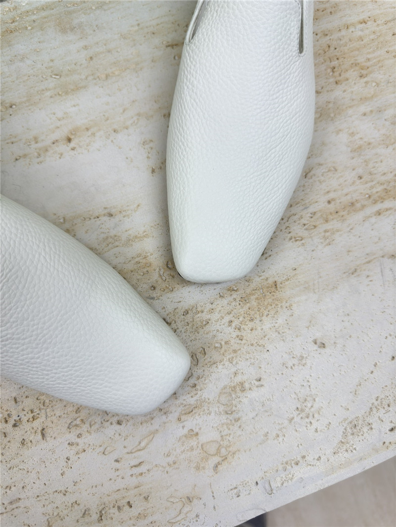 b0tt*ga Ven*ta white silky leather adamo slippers