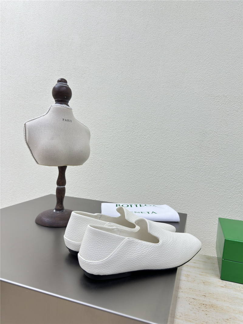 b0tt*ga Ven*ta white silky leather adamo slippers