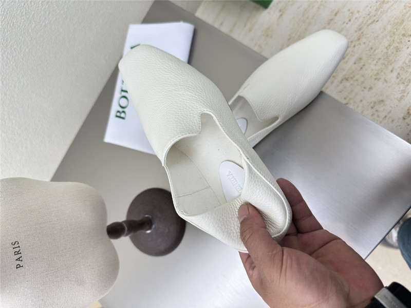 b0tt*ga Ven*ta white silky leather adamo slippers