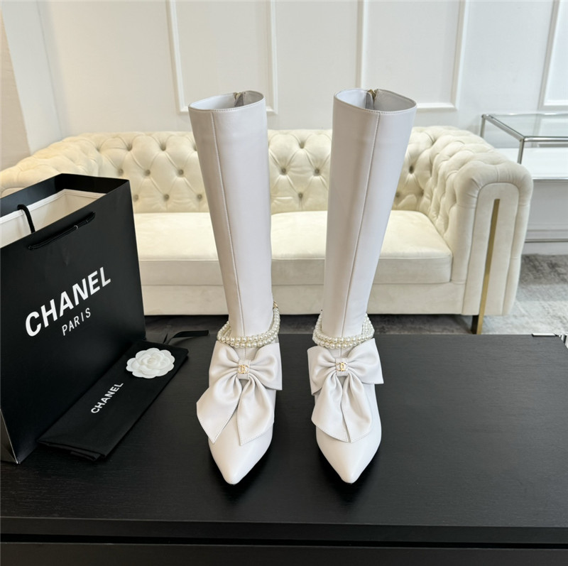 Ch**el pearl chain pointed white high boot