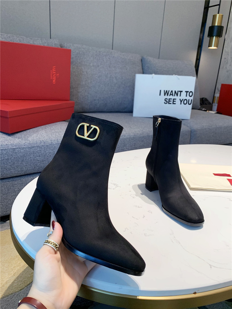 Va1e*ntin0 garavani vlogo black suede ankle boots