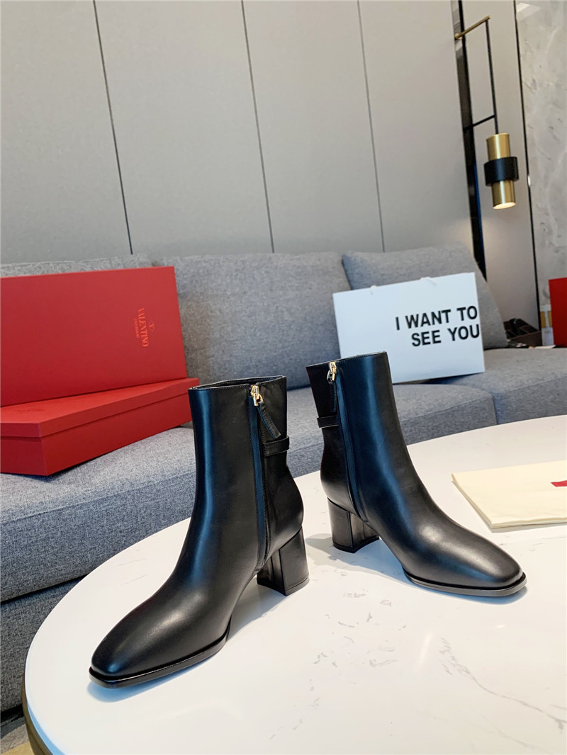 Va1e*ntin0 garavani vlogo ankle boots in leather