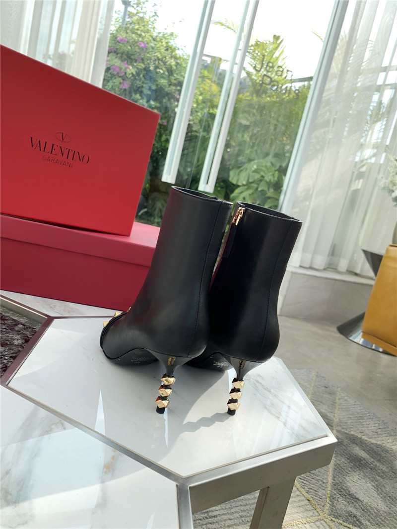 Va1e*ntin0 garavani rockstud leather ankle boots