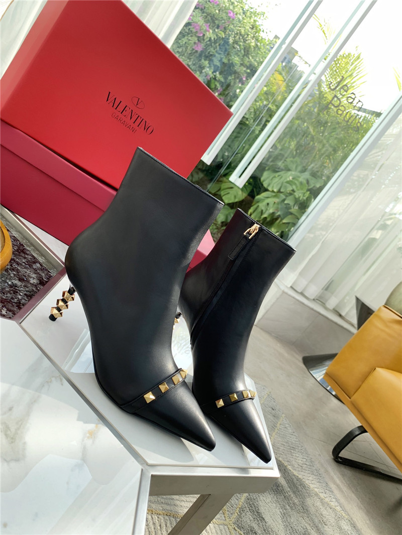 Va1e*ntin0 garavani rockstud leather ankle boots