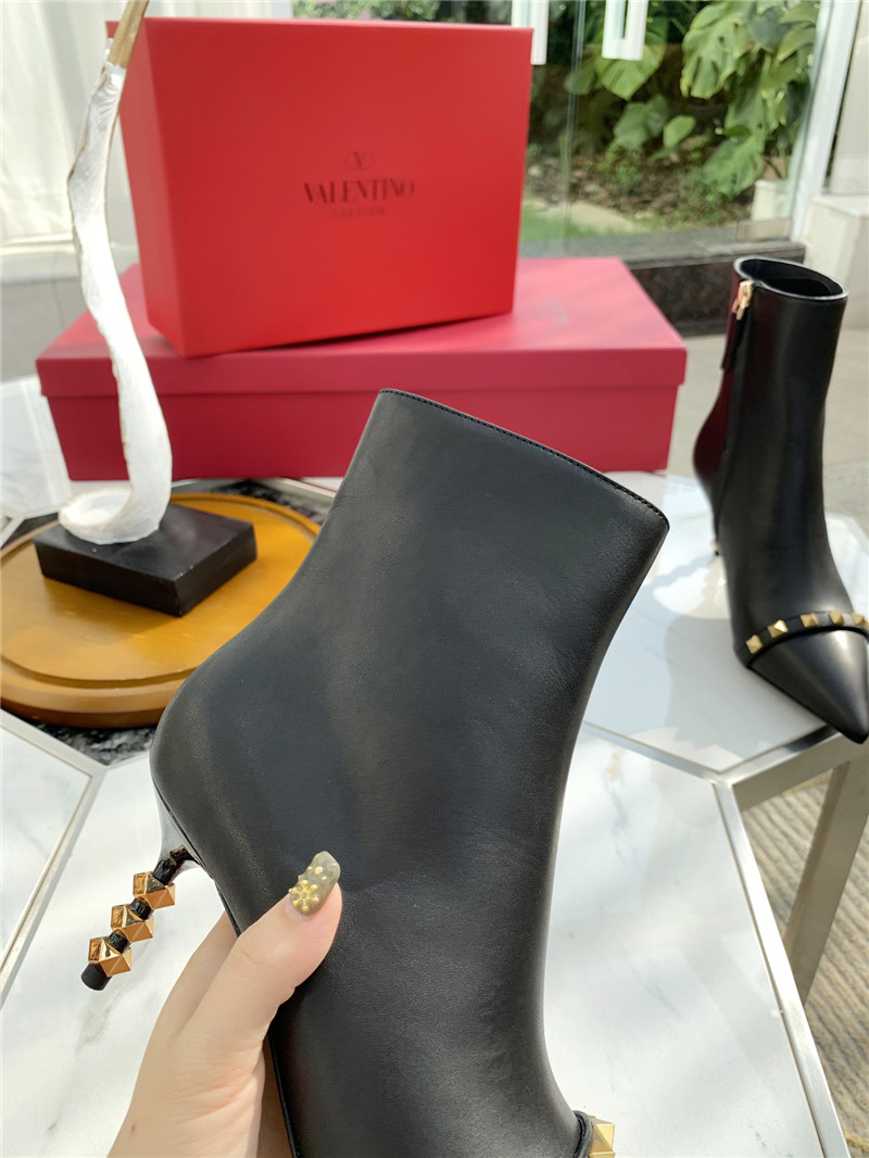Va1e*ntin0 garavani rockstud leather ankle boots