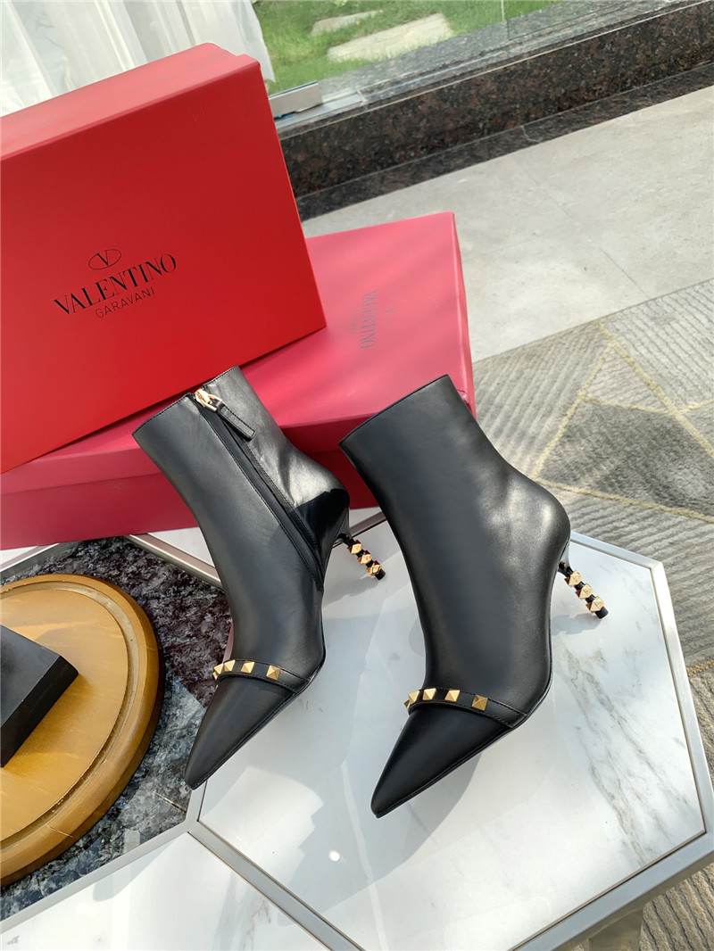 Va1e*ntin0 garavani rockstud leather ankle boots